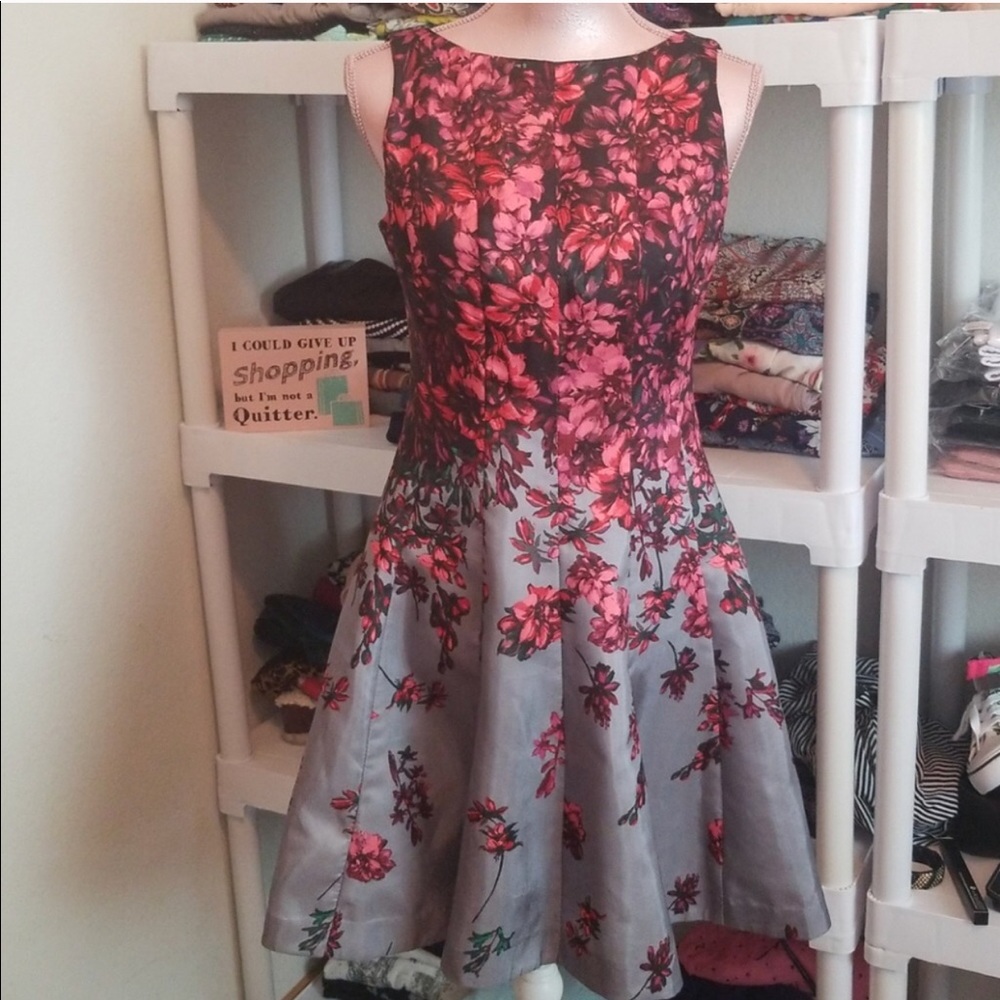 Stunning sleeveless floral dress